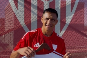 奇怪轉(zhuǎn)會(huì)？36歲桑切斯回應(yīng)亞馬爾：我努力工作只為像20歲小伙一樣