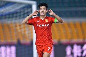 21歲向余望需盡快在更高級別聯(lián)賽中積累經(jīng)驗，檢驗和保持進(jìn)球效率