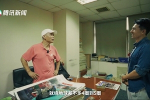 馬德興：報(bào)道足球以來(lái)估計(jì)寫了3000多萬(wàn)字，每年飛差不多20萬(wàn)公里