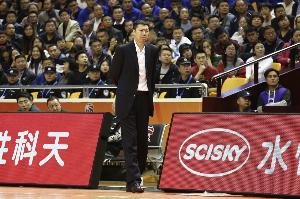 王治郅昨日來到女籃集訓基地 接下來將重點指導內線球員個人技術