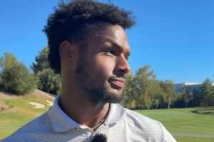 子強于父？布朗尼已開始打高爾夫四個月 完成流暢揮桿動作