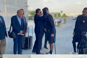 曼市德比還能上嗎？馬爾穆什世預(yù)賽傷退，拄拐回到開羅