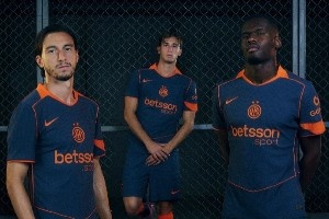 連接過去與未來，國米第三球衣正式發(fā)布：灰+橙 致敬Total 90時代