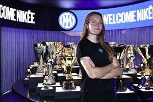 荷蘭女足前鋒范迪克加盟國米：很驕傲成為內(nèi)拉，迫不及待上場(chǎng)