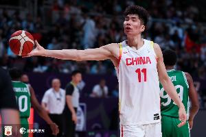 趙睿：余嘉豪在歐洲拉練的時(shí)候打得很好 來(lái)回跑、體能是他的弱項(xiàng)