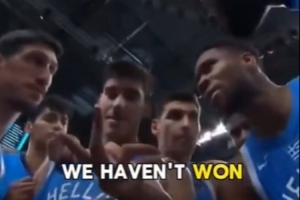 優(yōu)質(zhì)領(lǐng)袖！字母哥賽后提醒隊友：我們現(xiàn)在什么都還沒有贏下！