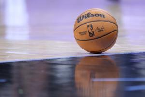 是誰??記者：最近有球隊(duì)為吸引球員加盟 幫助談妥15萬代言合同