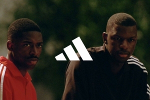 登貝萊與阿迪達(dá)斯合作拍攝宣傳片，與少年一起踢球