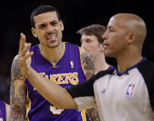 巴爺：NBA生涯一共被罰款60萬美元 現(xiàn)在要養(yǎng)四個孩子有點悔不當(dāng)初