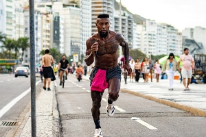 這是51歲？澤-羅伯托曬跑步照身材炸裂，腹肌如同刀刻斧鑿！