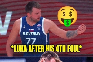 東契奇第三節(jié)領到個人第四犯后 向裁判比出數(shù)錢手勢