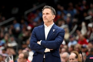 美記：尼克斯將聘請圣約瑟夫大學(xué)主帥比利-蘭格加入其教練團(tuán)隊(duì)