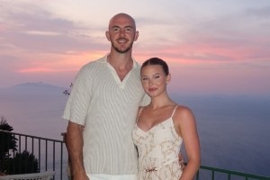 這就是女生想要的蜜月旅行！卡魯索妻子曬蜜月照：歐洲各國(guó)游玩