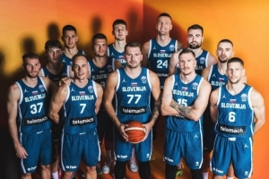 止步八強！東契奇INS曬全隊合照：??為斯洛文尼亞感到驕傲