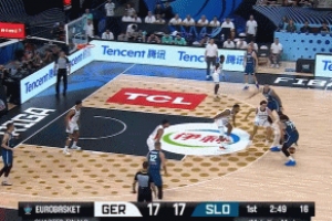 傳射建功！東契奇后撤步三分轟進(jìn) 隨后再送長(zhǎng)傳喂餅隊(duì)友單臂飛扣