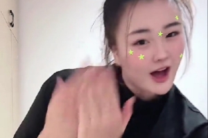 有趣的靈魂！劉禹彤曬搞怪視頻 此前報(bào)道加盟上海女籃