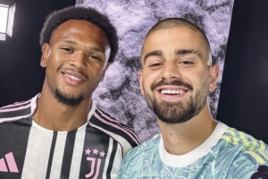 跟隊(duì)記者：尤文將在今天20點(diǎn)30分，為奧蓬達(dá)和熱格羅瓦召開發(fā)布會