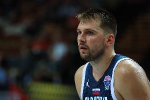 斯洛文尼亞中鋒：對手37罰我們贏不了的 東契奇15分鐘3犯什么鬼？