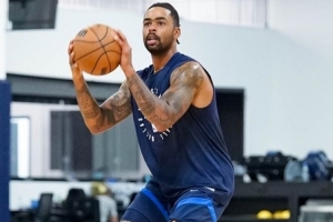 開練&期待新賽季！獨(dú)行俠官方曬新援拉塞爾多張訓(xùn)練照