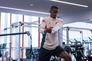 利物浦官方曬照，伊薩克完成在俱樂(lè)部的首次訓(xùn)練