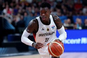 穿針引線！施羅德首節(jié)4中1貢獻(xiàn)5分7助 正負(fù)值+7