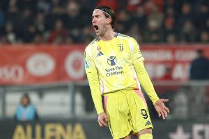 意媒：國(guó)米為DV9開800萬歐免簽?zāi)晷?，但他尚未回?yīng)畢竟為時(shí)尚早