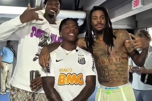 誰更像粉絲？甲亢哥偶遇莫蘭特&小賈 用的還是三折疊