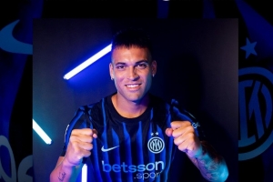 2戰(zhàn)1球1助攻，官方：勞塔羅當(dāng)選國米8月隊內(nèi)最佳球員