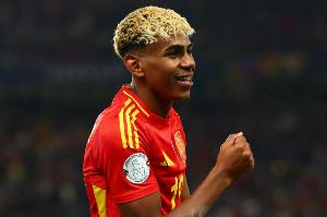 記者：巴薩對西班牙管理亞馬爾的方式不滿，球員帶傷報到還上場