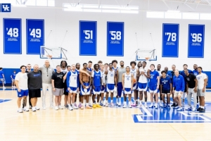 入選肯塔基體育名人堂！唐斯回母校和學弟們練球&準備參加活動