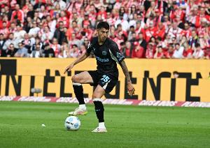 勒沃庫森官方：帕拉西奧斯右腿內(nèi)收肌受傷，將傷缺至明年年初