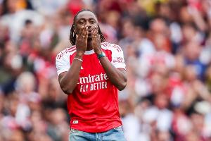 埃澤阿森納英超首次首發(fā)參與進(jìn)球，上位做到的英格蘭球員是張伯倫