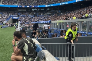 記者談皇馬替補(bǔ)席球員狀態(tài)：阿諾德面無(wú)表情、羅德里戈情緒輕松