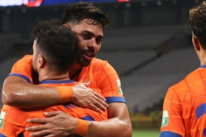 瓦神！泰山外援馬德魯加社媒祝賀瓦科戴帽：多么精彩的表現(xiàn)！