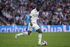 記者：呂迪格在訓練中左腿股直肌受傷，預計將傷缺10至12周