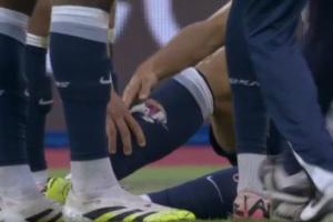 護(hù)腿板救命??帕利尼亞遭對(duì)手飛鏟小腿，球襪直接被撕開一道口子