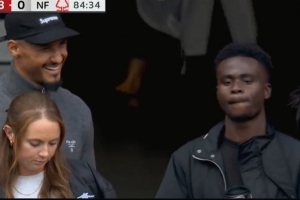 今日趣圖：赫伊森竟敢向裁判比“耶”？紅牌罰下不冤！