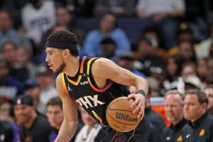 拉塞爾：布克選秀時(shí)幾乎不會(huì)運(yùn)球 而現(xiàn)在他已經(jīng)是一名職業(yè)球員