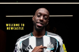 剛買的新車?。【S薩在國家隊(duì)遭遇膝傷，缺席紐卡接下來4到5周比賽