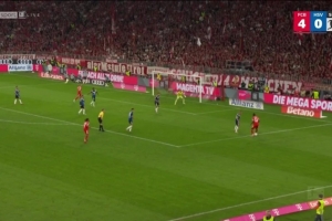 拜仁vs漢堡主場(chǎng)看臺(tái)突發(fā)兩起醫(yī)療事件，雙方球迷均停止助威歌合唱