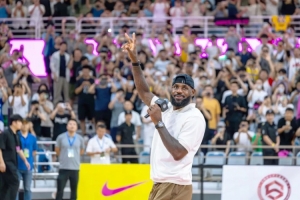 上交女籃球員：跟詹姆斯握手時我感受到了他的手上有很多繭子