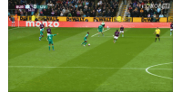 勢大力沉！索博禁區(qū)外直接起腳遠射，皮球被杜布拉夫卡奮力撲出