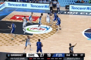 轟炸籃筐！穆里寧溜底線空接暴扣&亂戰(zhàn)沖筐雙手拽扣