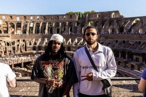 生活真美好！康寧漢姆曬意大利游客照 游玩期間不忘訓(xùn)練