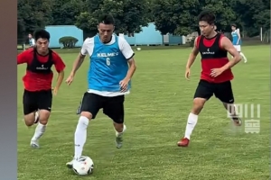 卷起來(lái)了！“川超”成都隊(duì)今日與成都蓉城B隊(duì)進(jìn)行了熱身賽