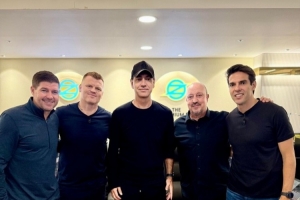 05年歐冠決賽回憶殺！內(nèi)斯塔社媒曬合影，卡卡杰拉德等人在列