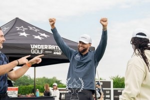 庫里亮相Underrated高爾夫巡回賽現(xiàn)場 與選手互動并參與頒獎