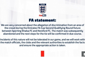 英媒：足總杯第二輪一場(chǎng)資格賽因種族歧視中斷，兩名球迷被禁賽