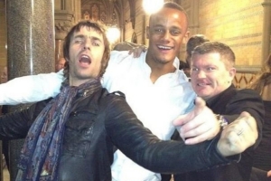 孔帕尼發(fā)文悼念曼城忠實(shí)球迷、拳王哈頓：安息吧，傳奇