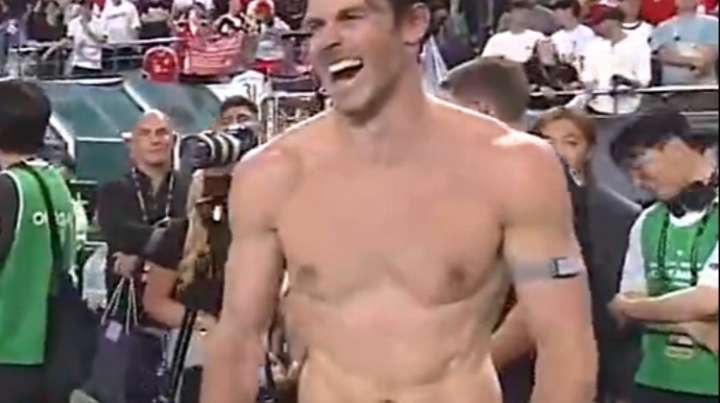 大圣歸來(lái)??36歲貝爾退役2年多參加傳奇賽 賽后脫衣秀身材贏麻了